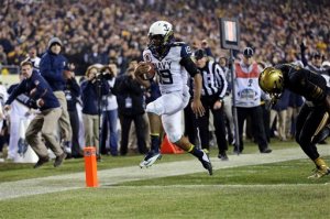 Reynolds scores the game-winning touchdown.